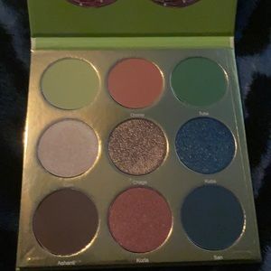 Eyeshadow palette Juvias Place